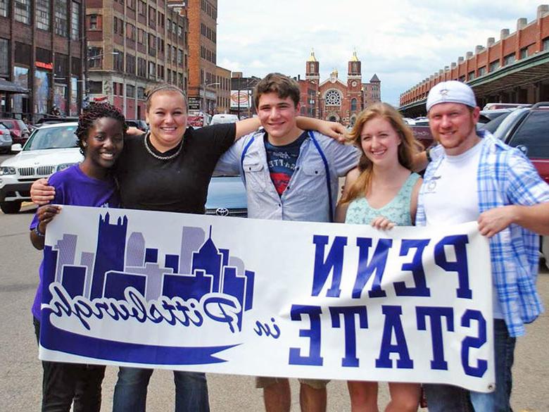 Penn State New Kensington students explore the Strip District in Pittsburgh